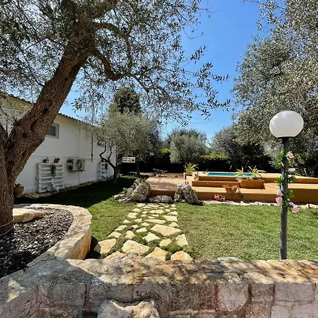 Holiday home Dama Cisternino